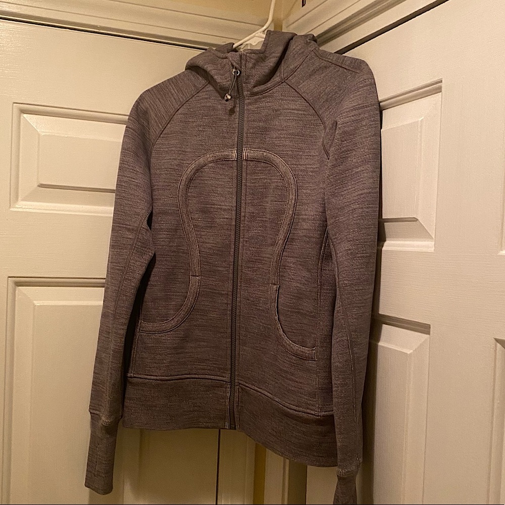 Lululemon hooded sweatshirt. Like new.